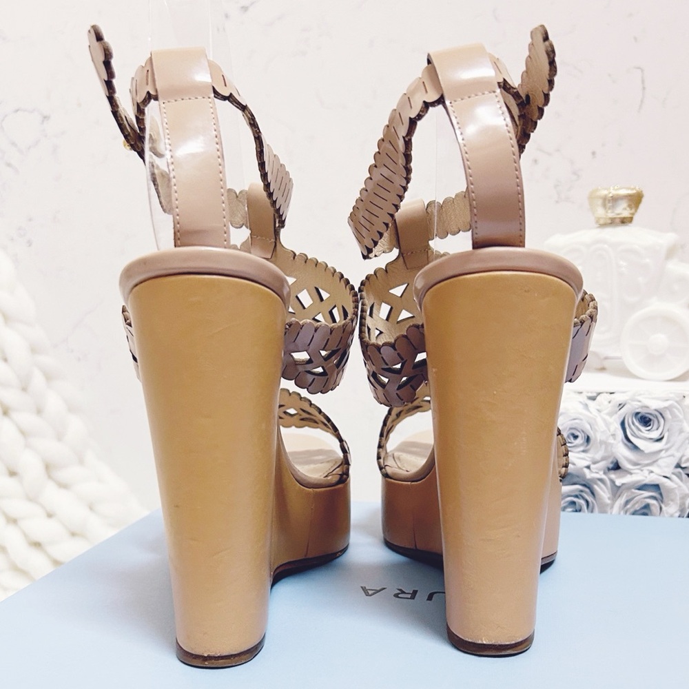 Authentic CHLOE Nude Leather Scalloped / Perforated Sandals / Wedges - Picture 8 of 12